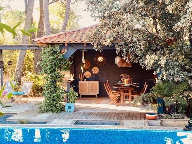 Jardin d'ailleurs Bed and Breakfast in Nimes