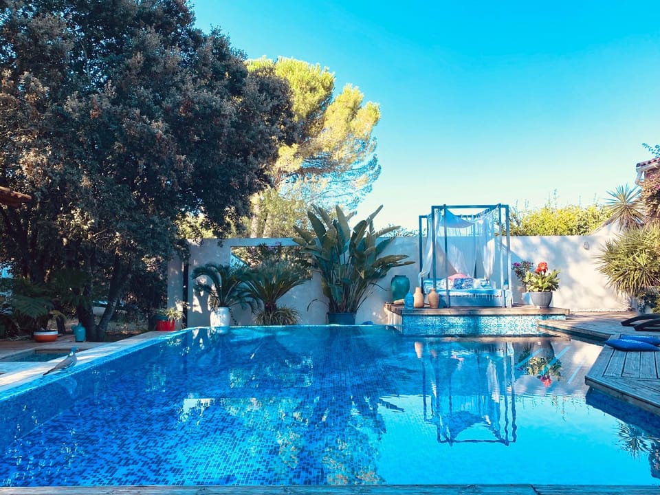 Jardin d'ailleurs, gite 45m2 pour 2 personnes Bed and Breakfast in Nimes