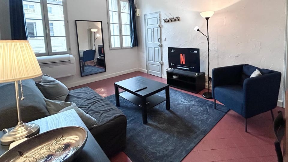 Living room, internet