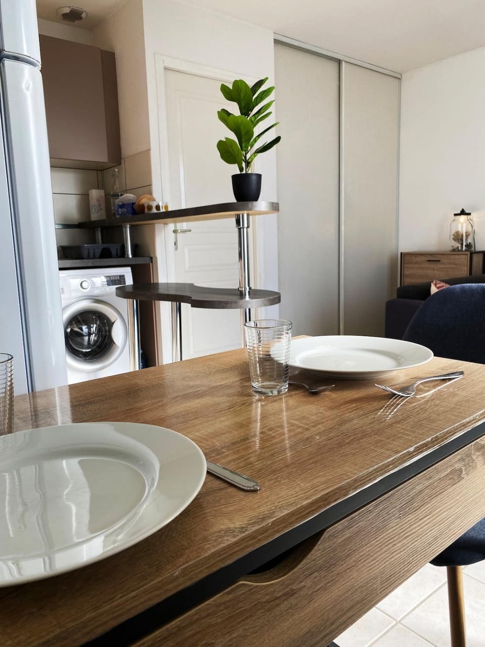 Dining area, Meals