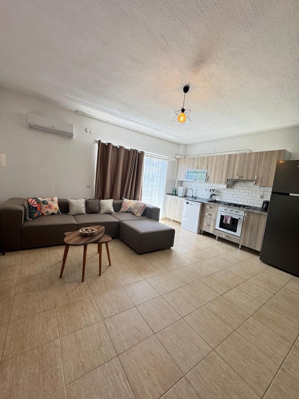 Kitchen or kitchenette, Living room, Seating area, Dining area, minibar, oven, pet friendly, stove