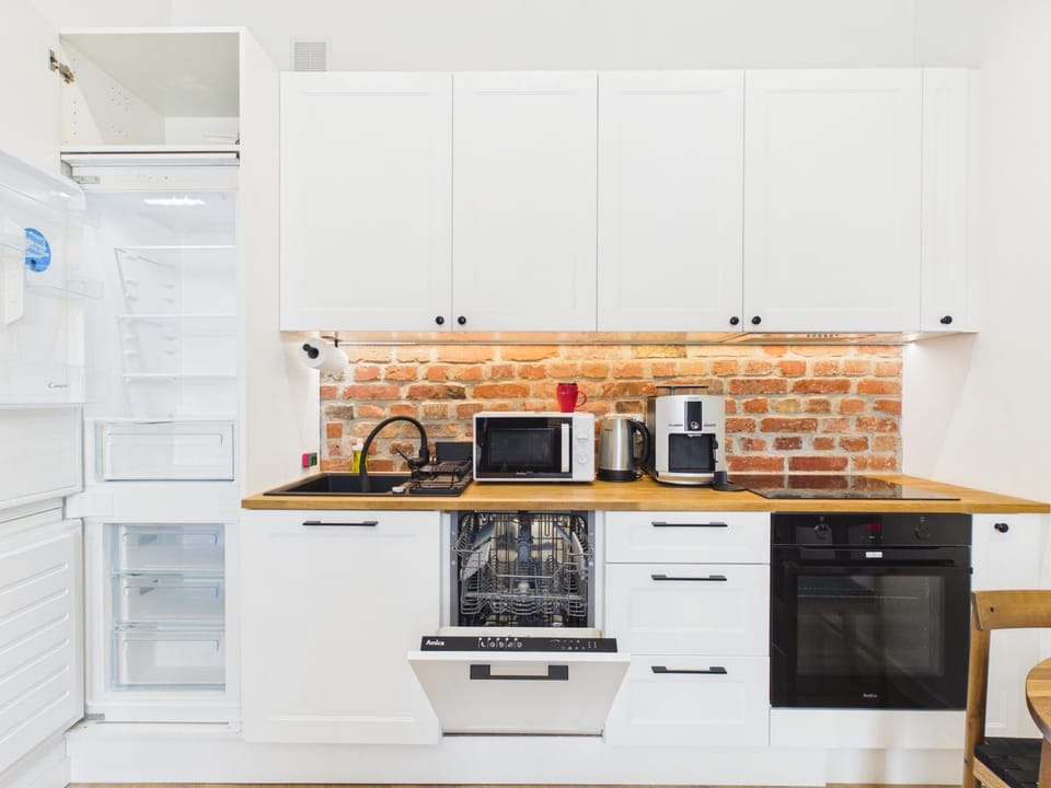 Kitchen or kitchenette, oven