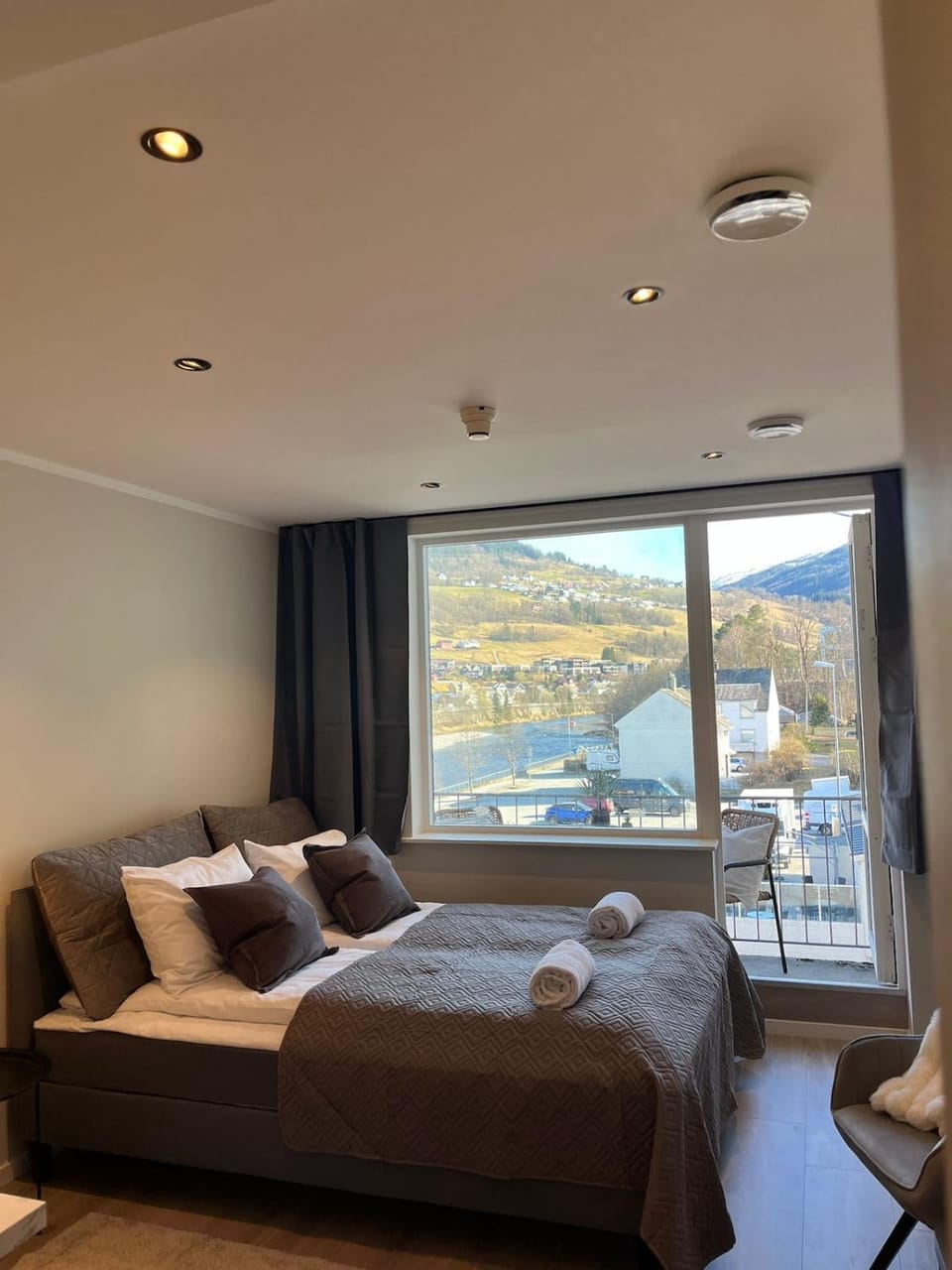 Luxury Balcony River View apt - Heart of Voss Apartment in Vestland