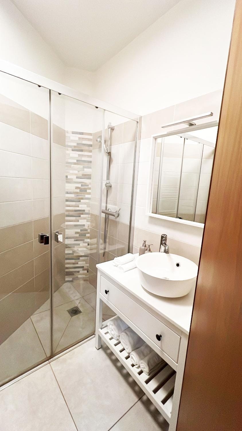 Shower, Bathroom