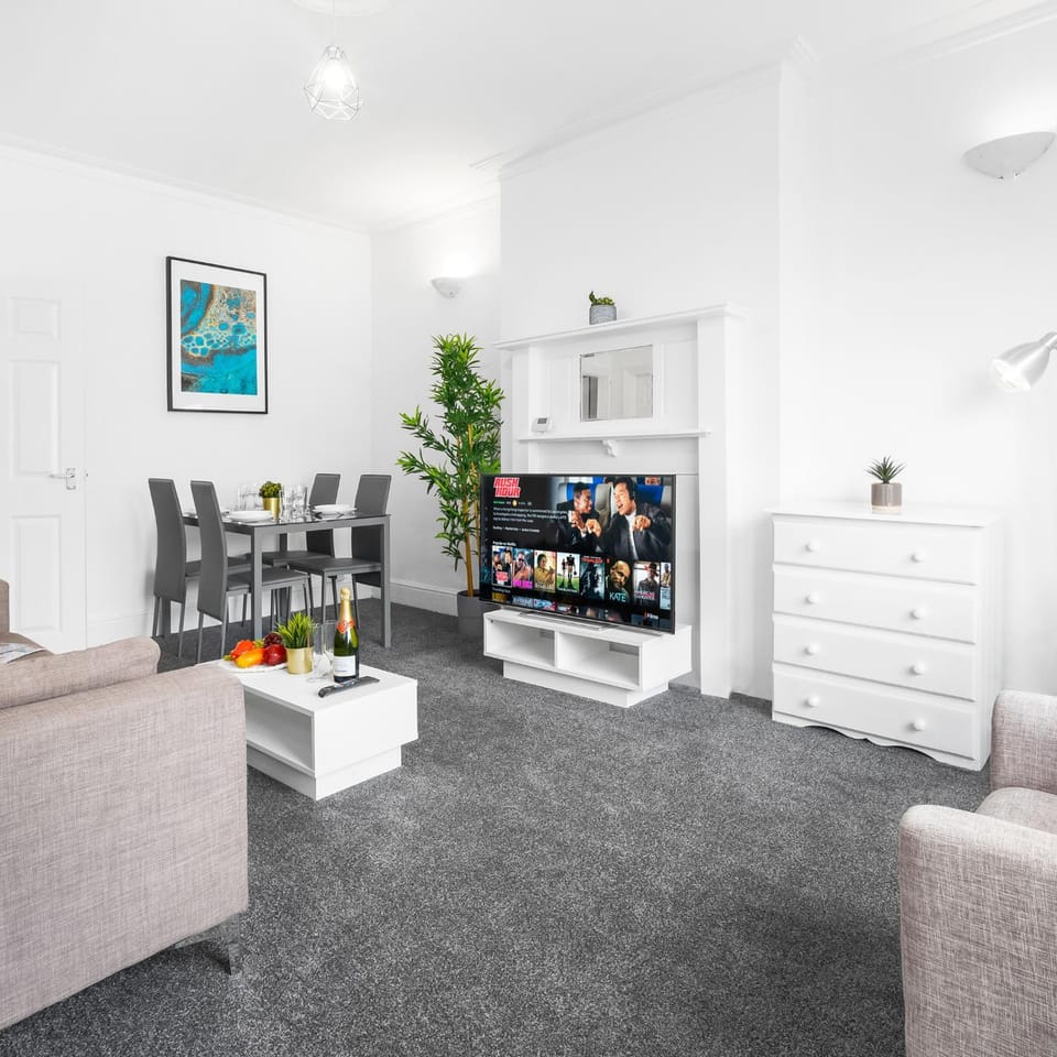 Kitchen or kitchenette, Living room, Seating area