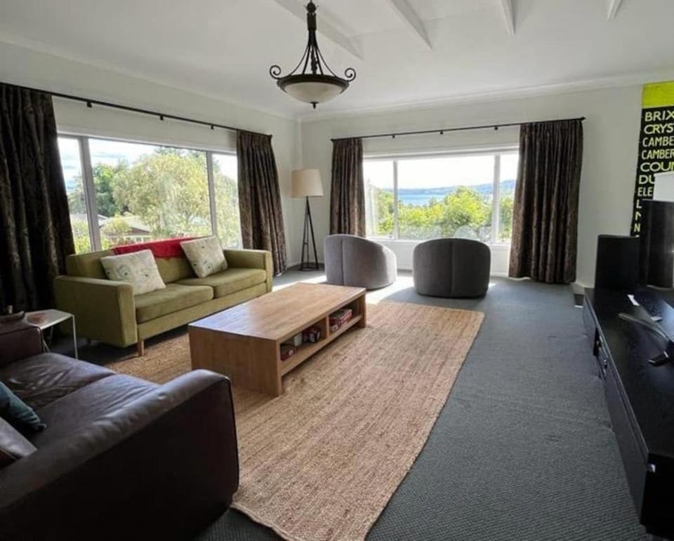 Spacious 4 BRM home with spa and large garden House in Taupo