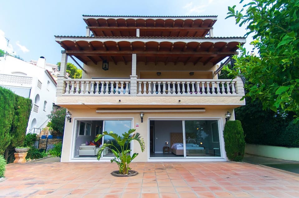 Property building, Balcony/Terrace