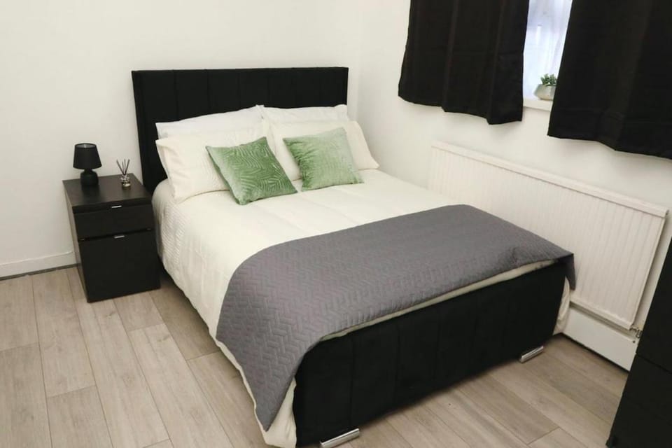 Bed, Bedroom, wardrobe