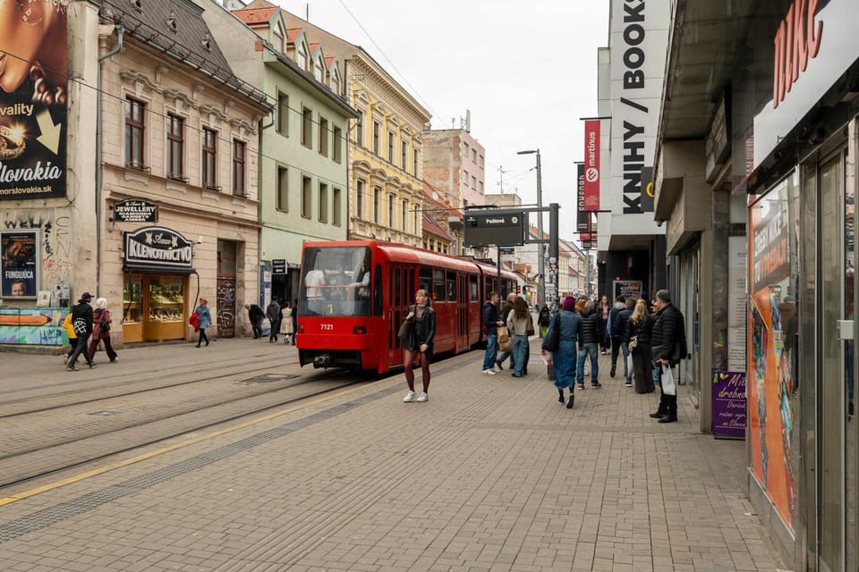 Day, People, Neighbourhood, City view, Street view, Location, shuttle