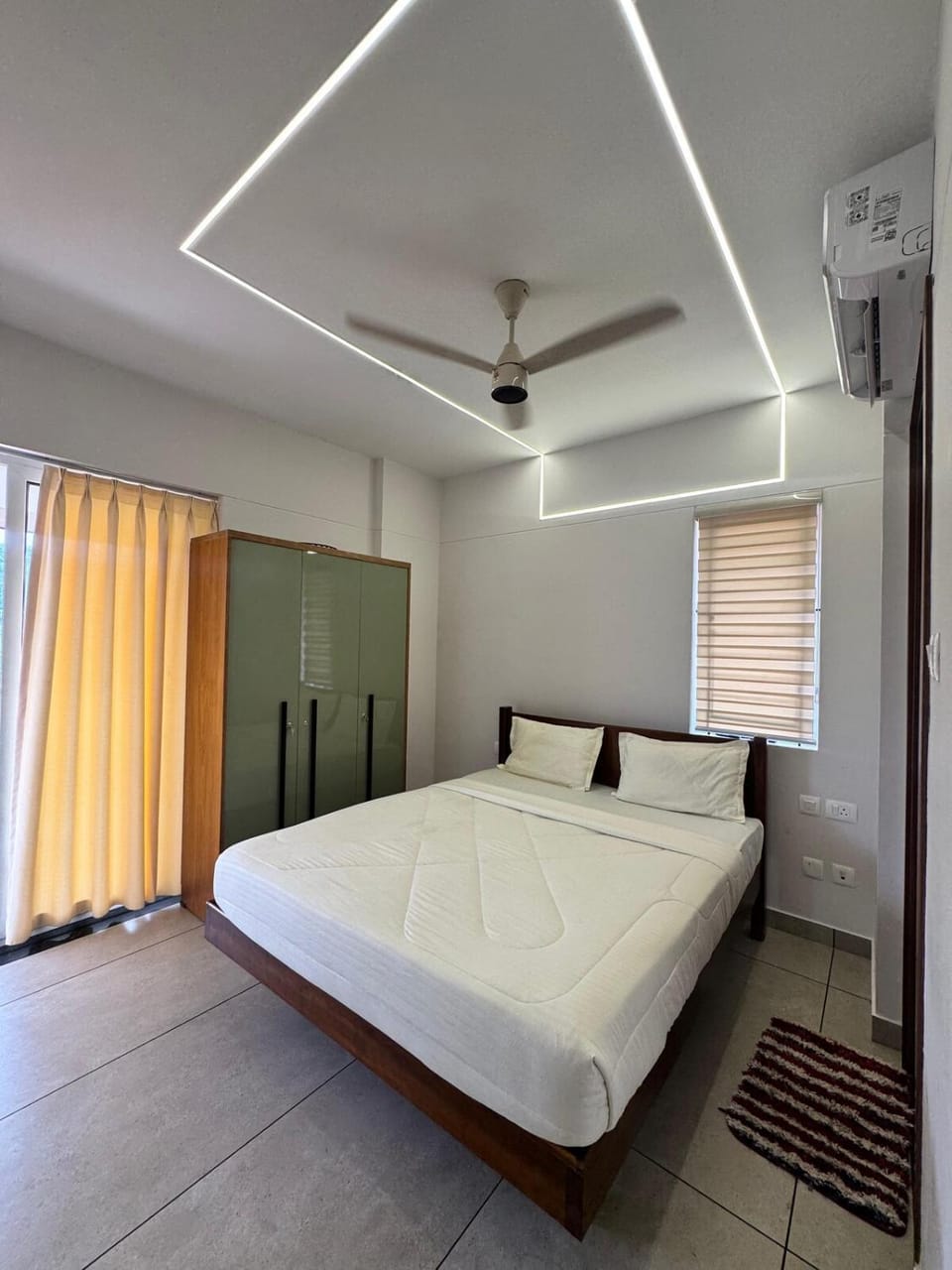 Balcony/Terrace, Photo of the whole room, Bedroom, wardrobe, air conditioner