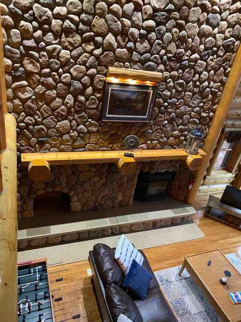 Cabin with Hot Tub on the River Cabin in Iowa