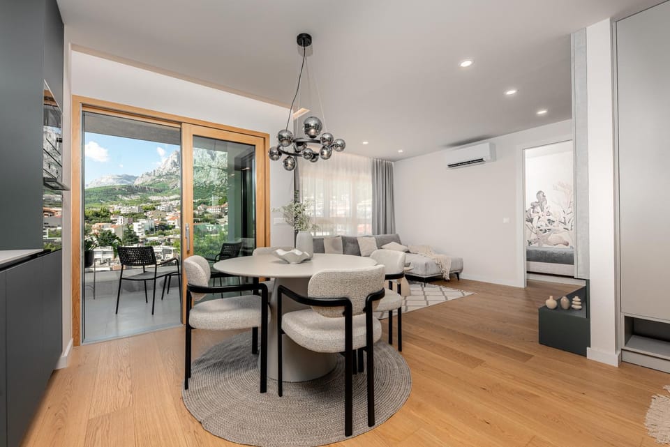 Living room, Dining area