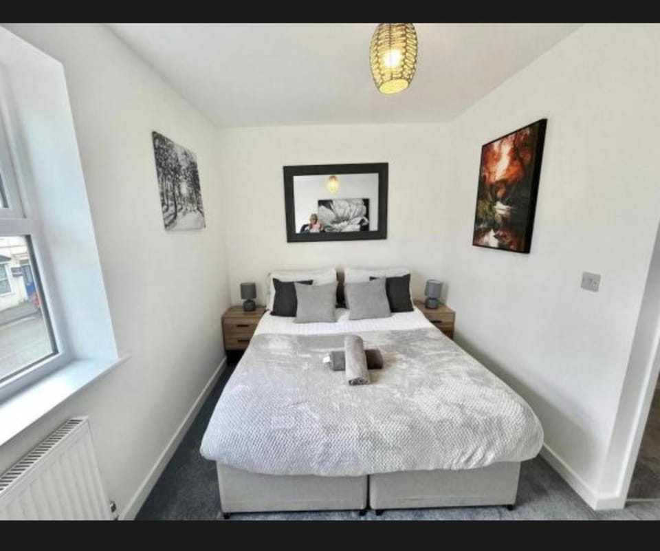 Three Bedroom Canterbury house with Driveway House in Canterbury