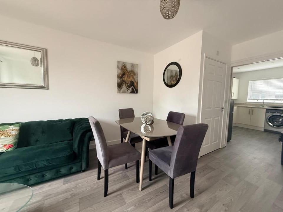Three Bedroom Canterbury house with Driveway House in Canterbury
