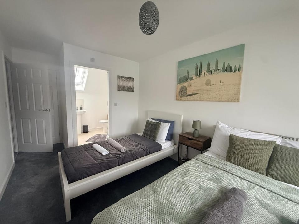Canterbury Stay with en-suite and Free Parking House in Canterbury