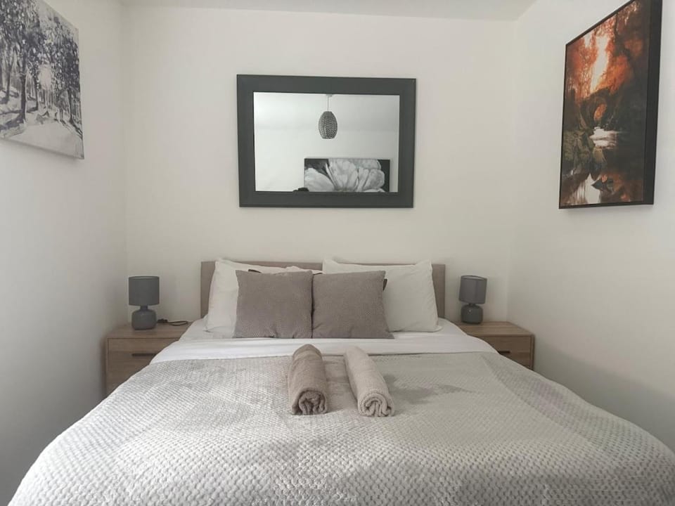 Three Bedroom Canterbury house with Driveway House in Canterbury