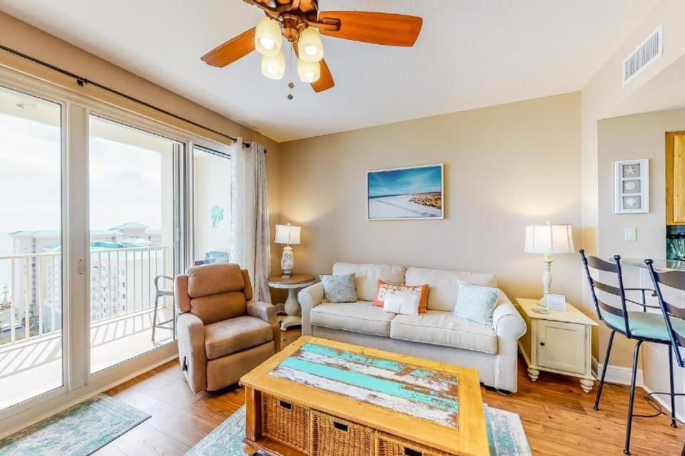 Spacious condo with gulf views Gym Shopping Apartment in Miramar Beach