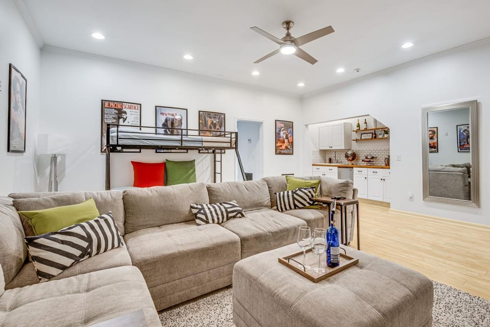 Walk to Mercedes-Benz! Spacious Getaway in Atlanta House in Atlanta