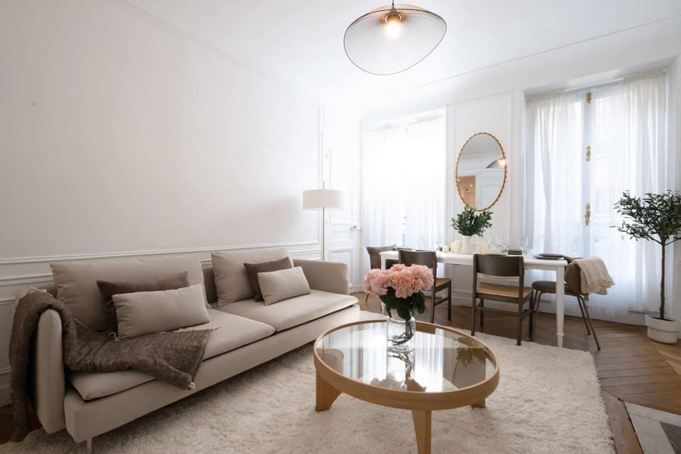 Golden Triangle 3BR Haussmann Champs-Elysees Apartment in Paris