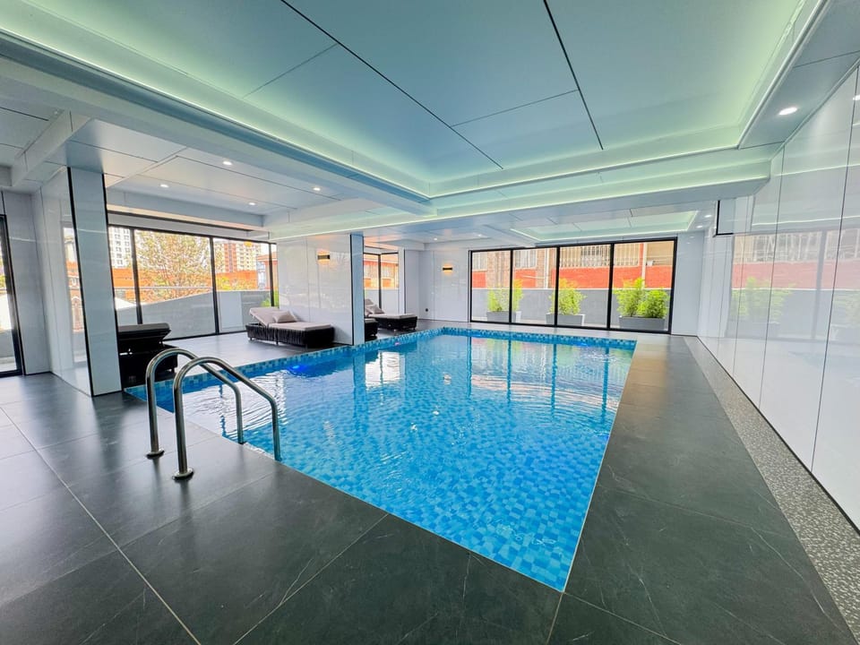 Swimming pool, Swimming pool