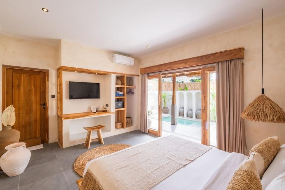 Tropical 1BR Private Pool Villa - 7 min to Savaya House in Bali