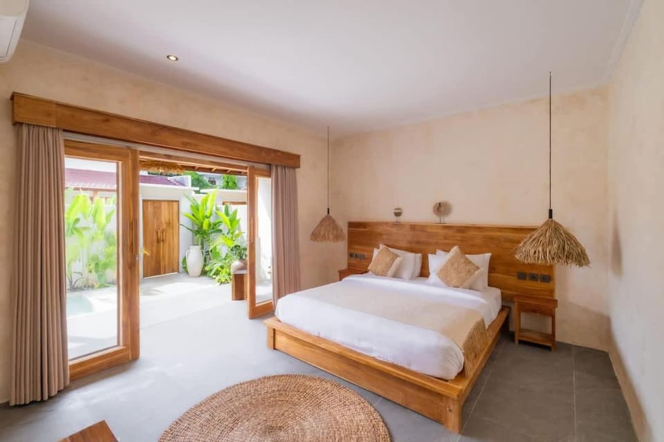 Tropical 1BR Private Pool Villa - 7 min to Savaya House in Bali