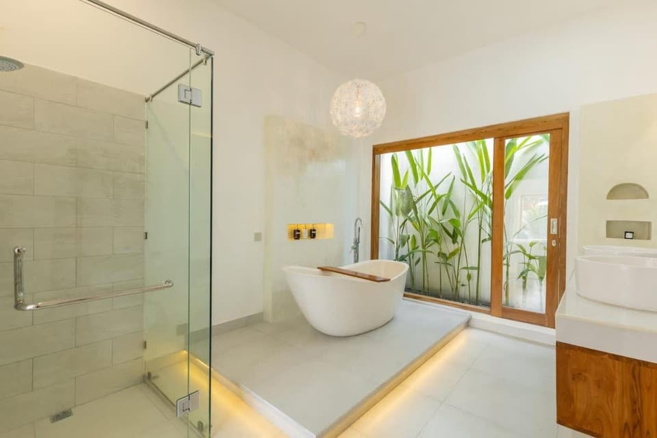 Elegant 1BR Private Pool Villa in Heart of Canggu House in North Kuta