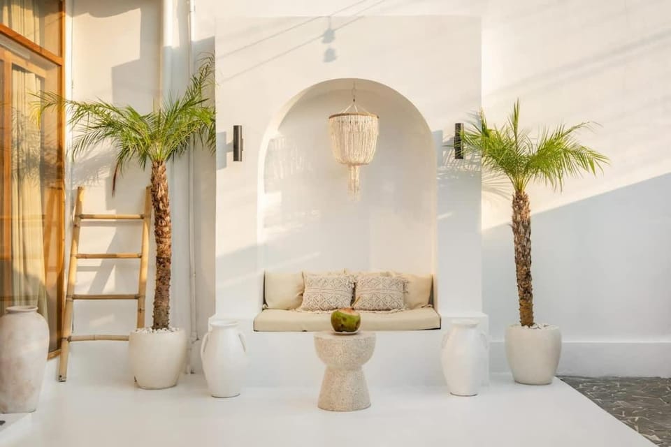 Elegant 1BR Private Pool Villa in Heart of Canggu House in North Kuta