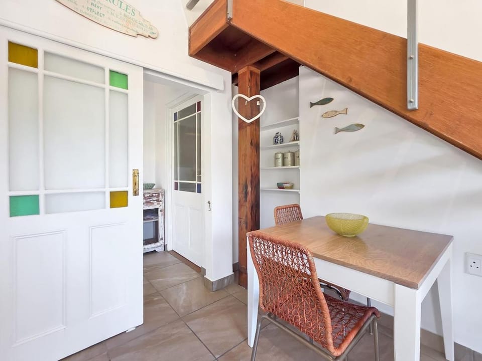 Forest Hideaway Cottage - Patio, Fire place & Pool Apartment in Cape Town