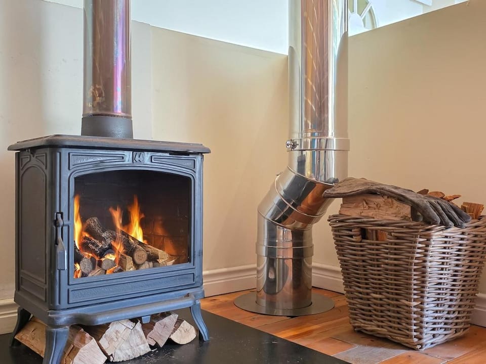 Forest Hideaway Cottage - Patio, Fire place & Pool Apartment in Cape Town