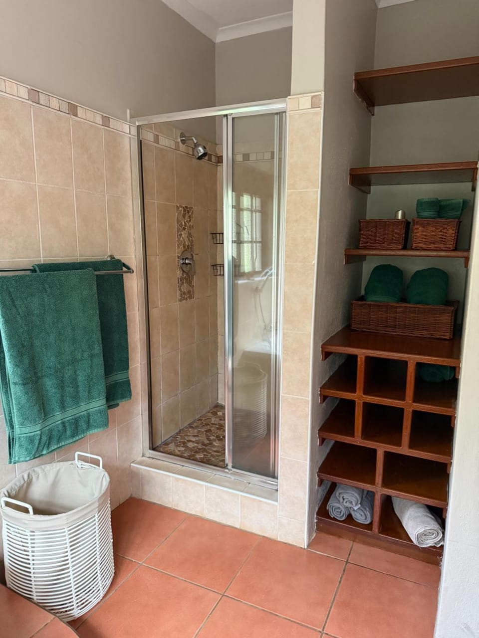 Ravenscroft Cottage Ezulwini - Stylish A-Frame Furnished Cottage in Mantenga Apartment in Africa