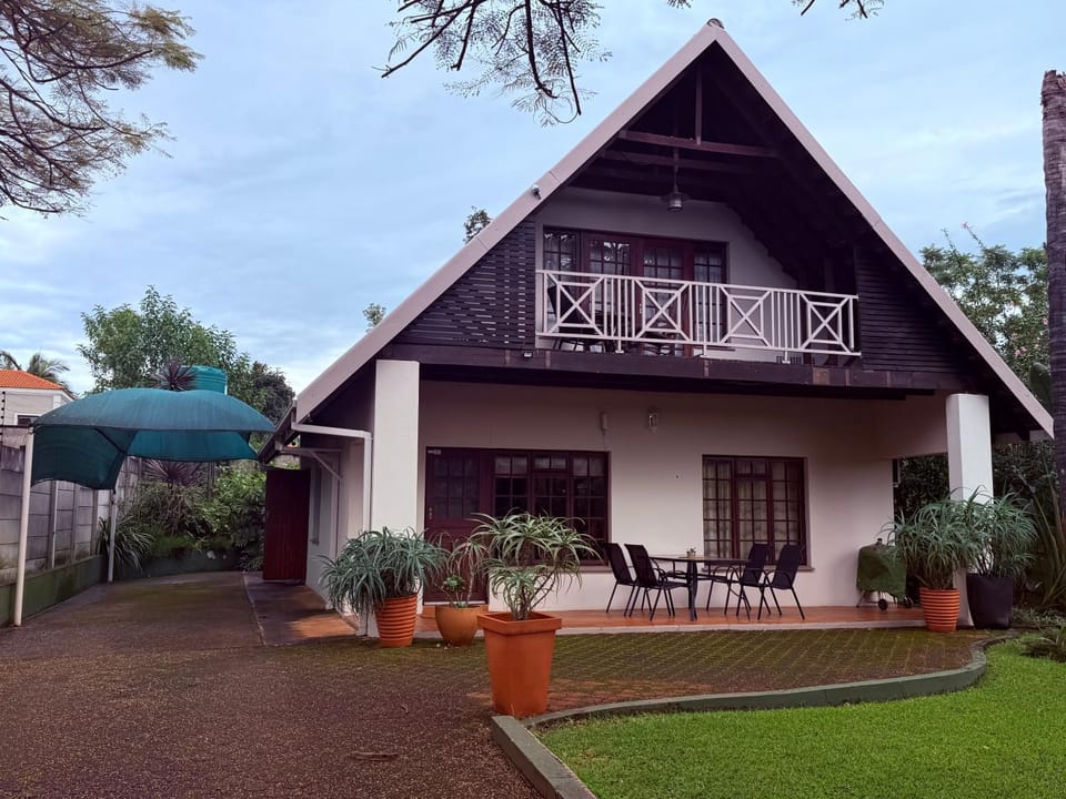 Ravenscroft Cottage Ezulwini - Stylish A-Frame Furnished Cottage in Mantenga Apartment in Africa