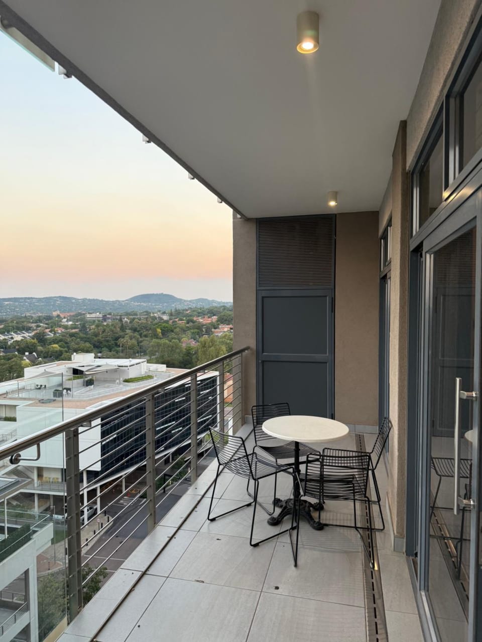 THE MENLYN TRiLOGY CAPITOL-HILL SUITES Apartment in Pretoria