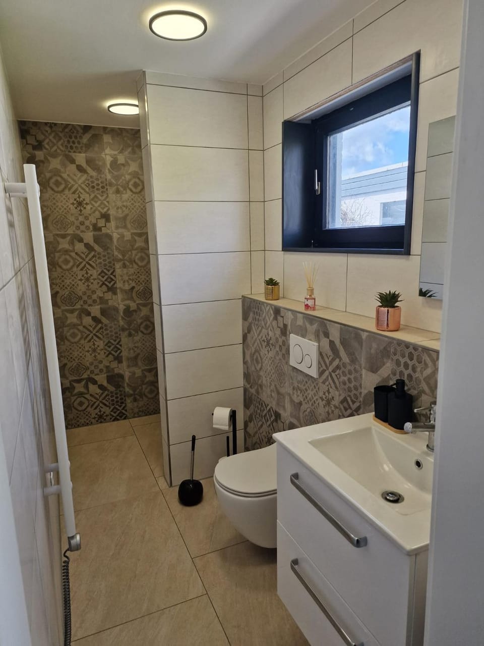 Shower, Toilet, Bathroom