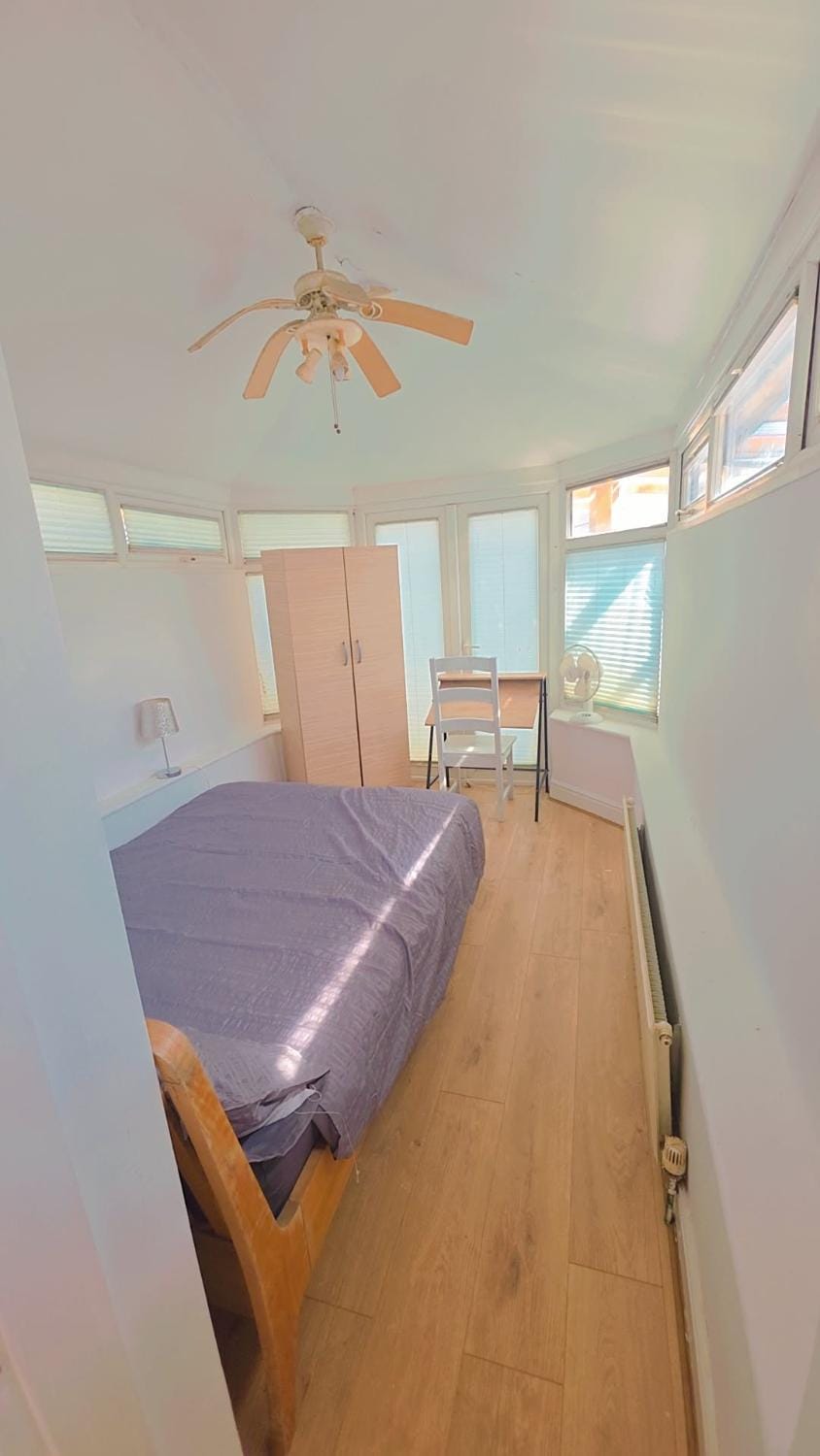 Glory room ensuite Vacation rental in Slough