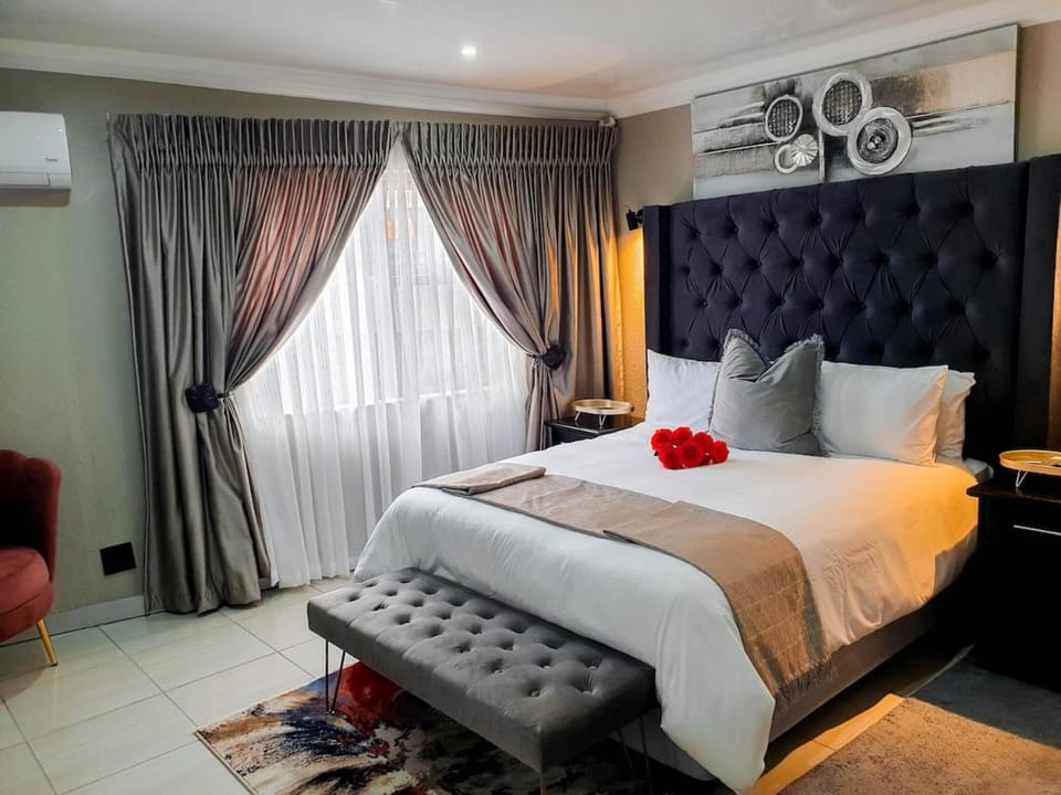 Luxury 3-Bedroom Home, Exquisite Stay House in South Africa