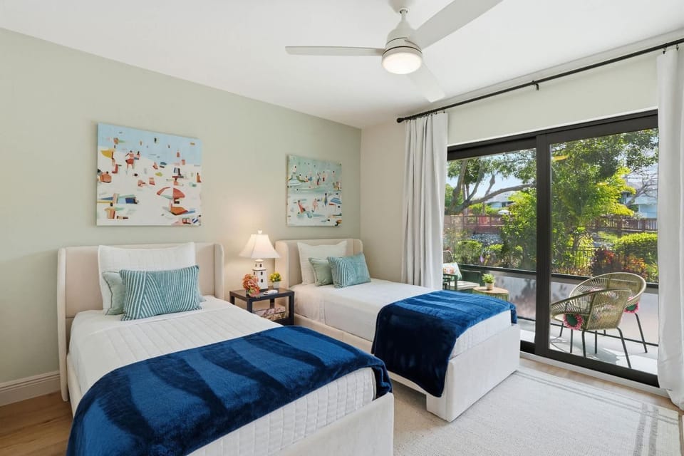 B-115 - Totally Updated - First Floor- Sleeps 6 House in Naples