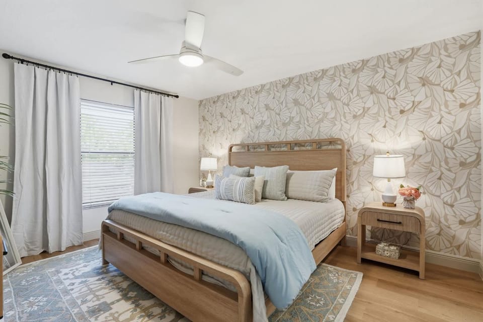 B-115 - Totally Updated - First Floor- Sleeps 6 House in Naples