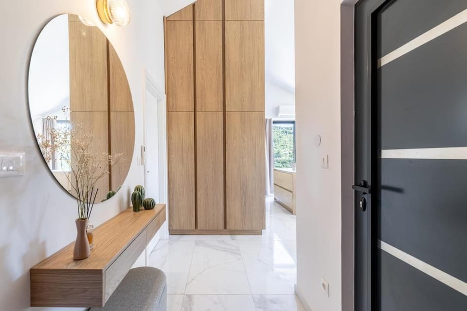 Charming Escape in Sutivan Apartment in Split-Dalmatia County