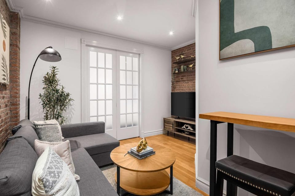 Stylish 2-Bedroom Stay in East Village Apartment in East Village