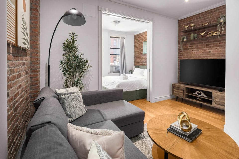 Stylish 2-Bedroom Stay in East Village Apartment in East Village