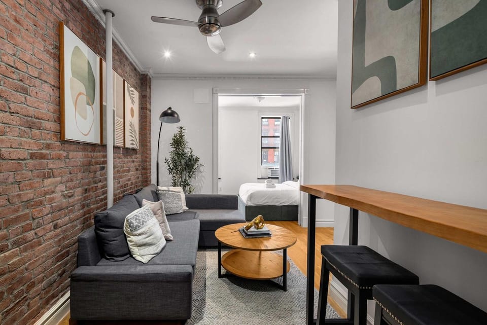 Stylish 2-Bedroom Stay in East Village Apartment in East Village
