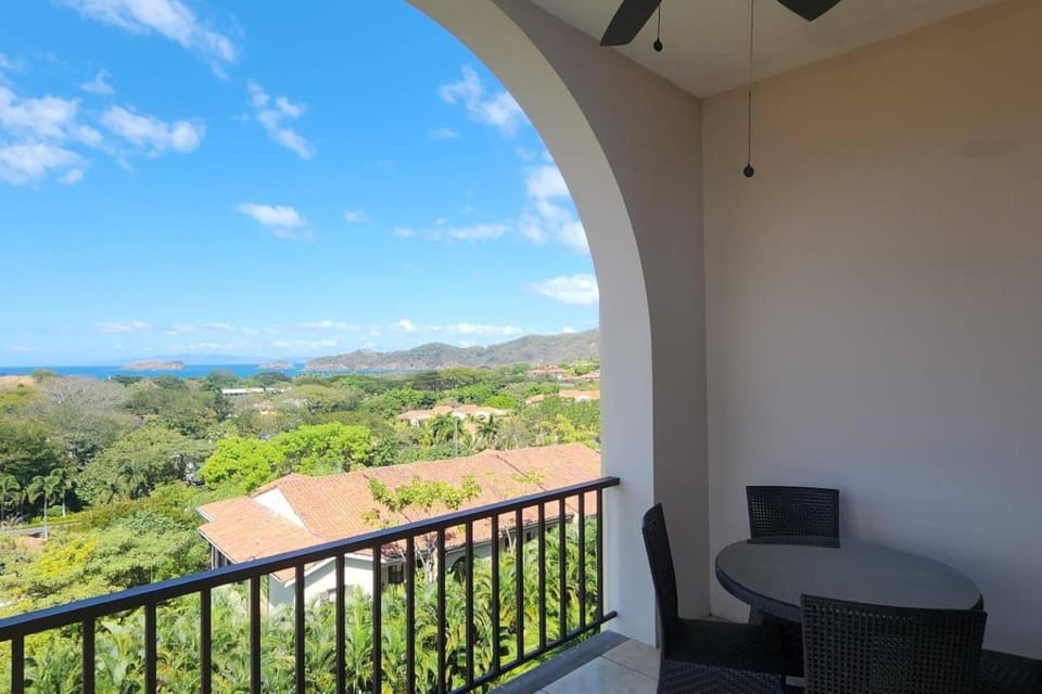 Stunning Oceanview Condo with Exceptional Views & Resort-Style Amenities House in Coco