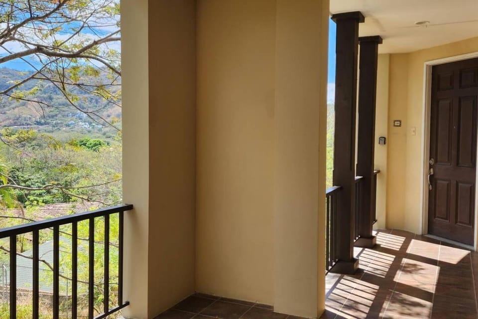 Stunning Oceanview Condo with Exceptional Views & Resort-Style Amenities House in Coco