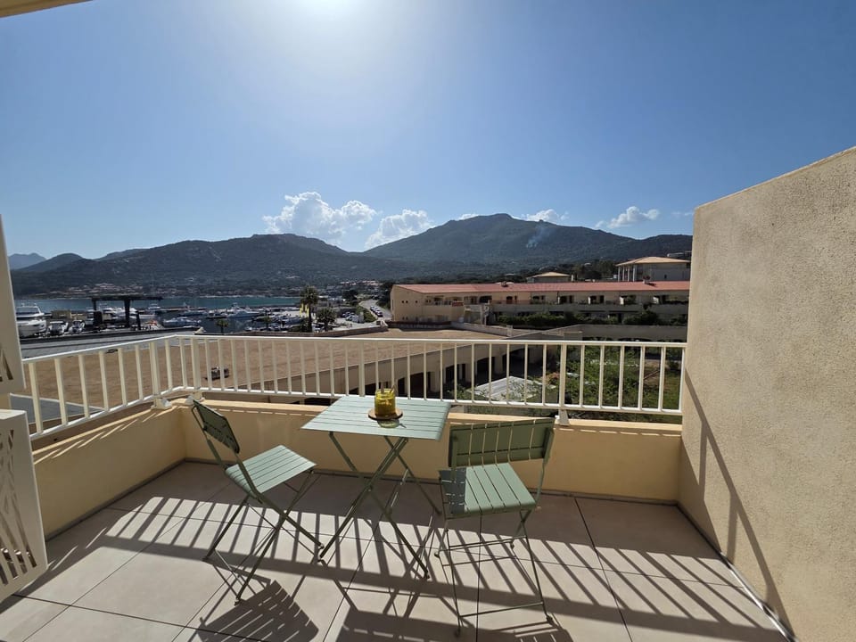 Natural landscape, View (from property/room), Balcony/Terrace