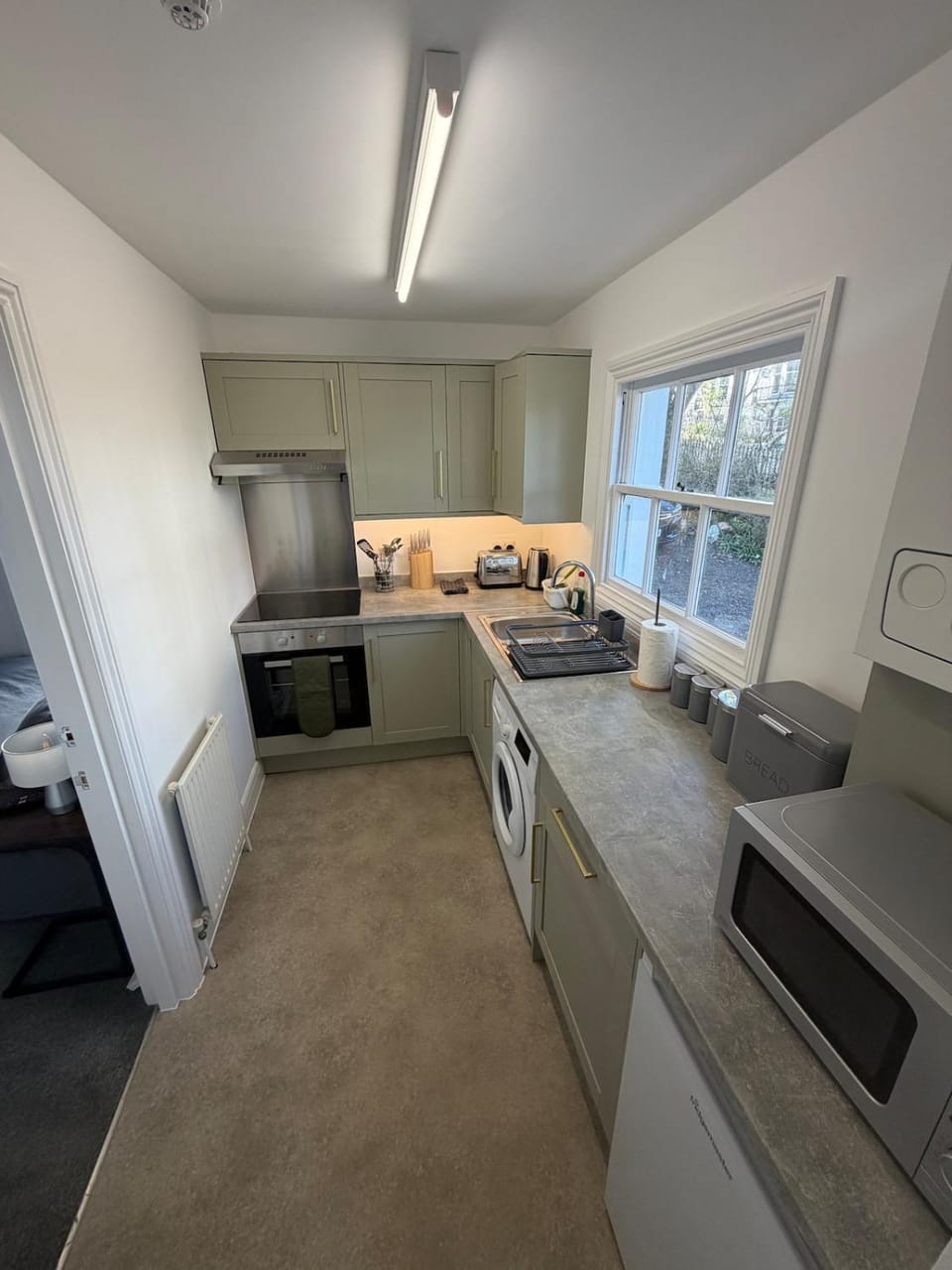 Contemporary 1-Bed Retreat Free Parking & Patio Apartment in Hove