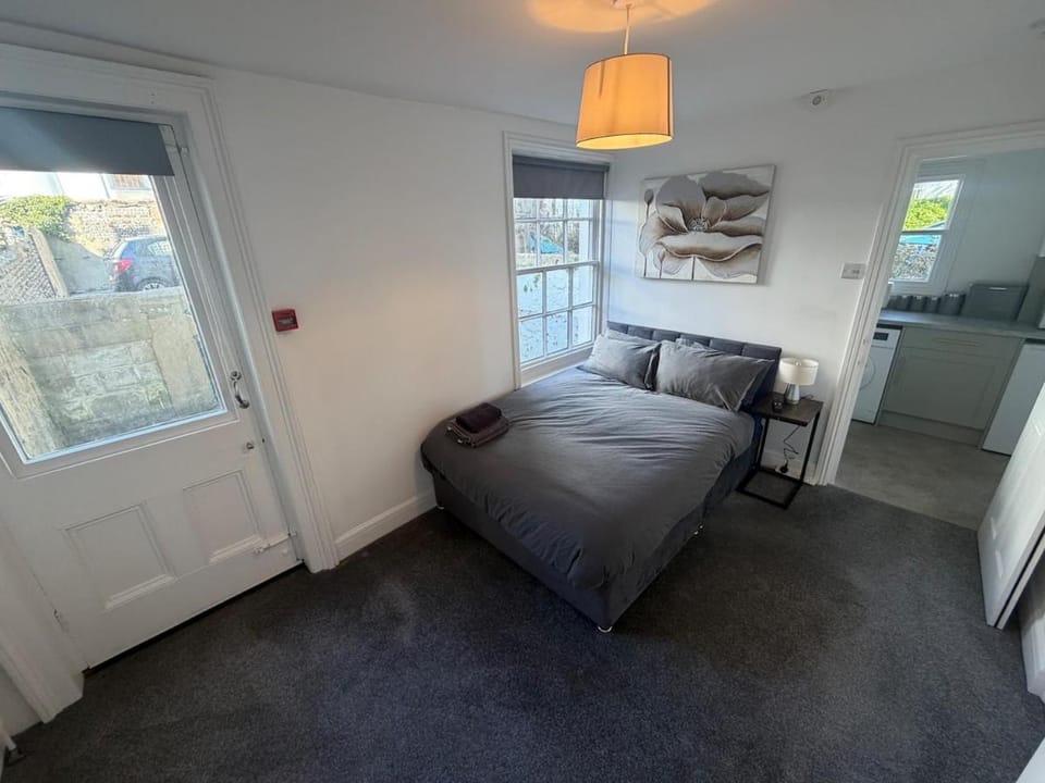 Contemporary 1-Bed Retreat Free Parking & Patio Apartment in Hove