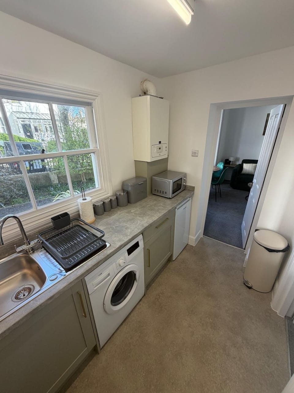 Contemporary 1-Bed Retreat Free Parking & Patio Apartment in Hove