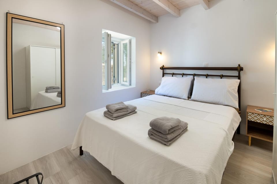 Amaranthus house House in Peloponnese, Western Greece and the Ionian