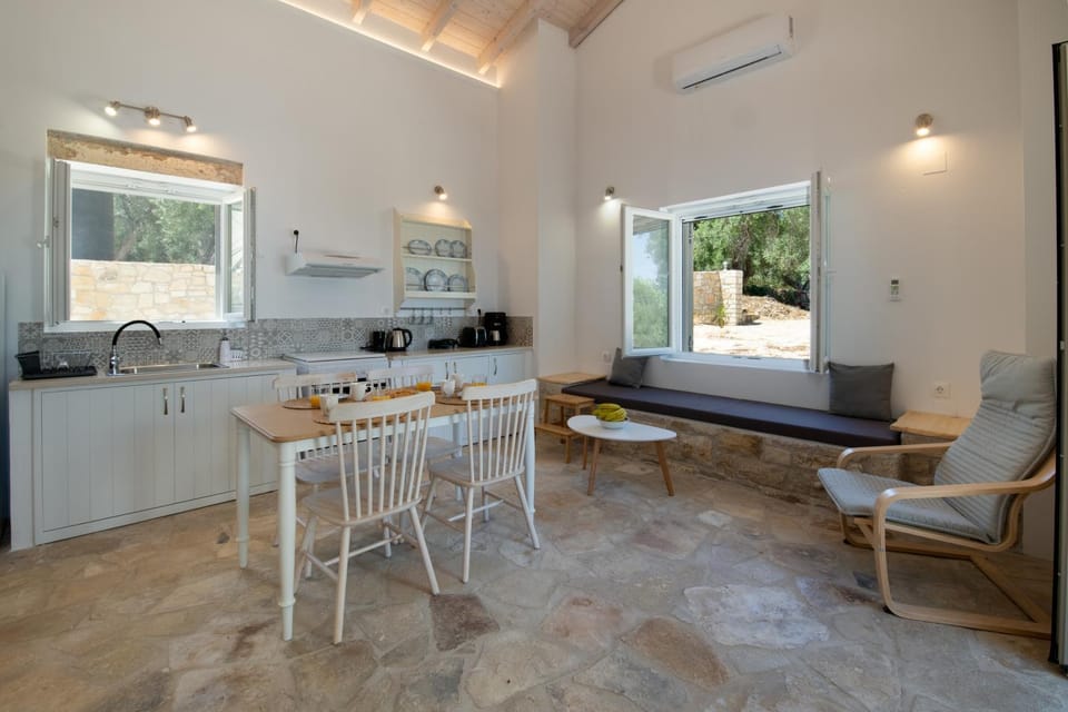 Amaranthus house House in Peloponnese, Western Greece and the Ionian